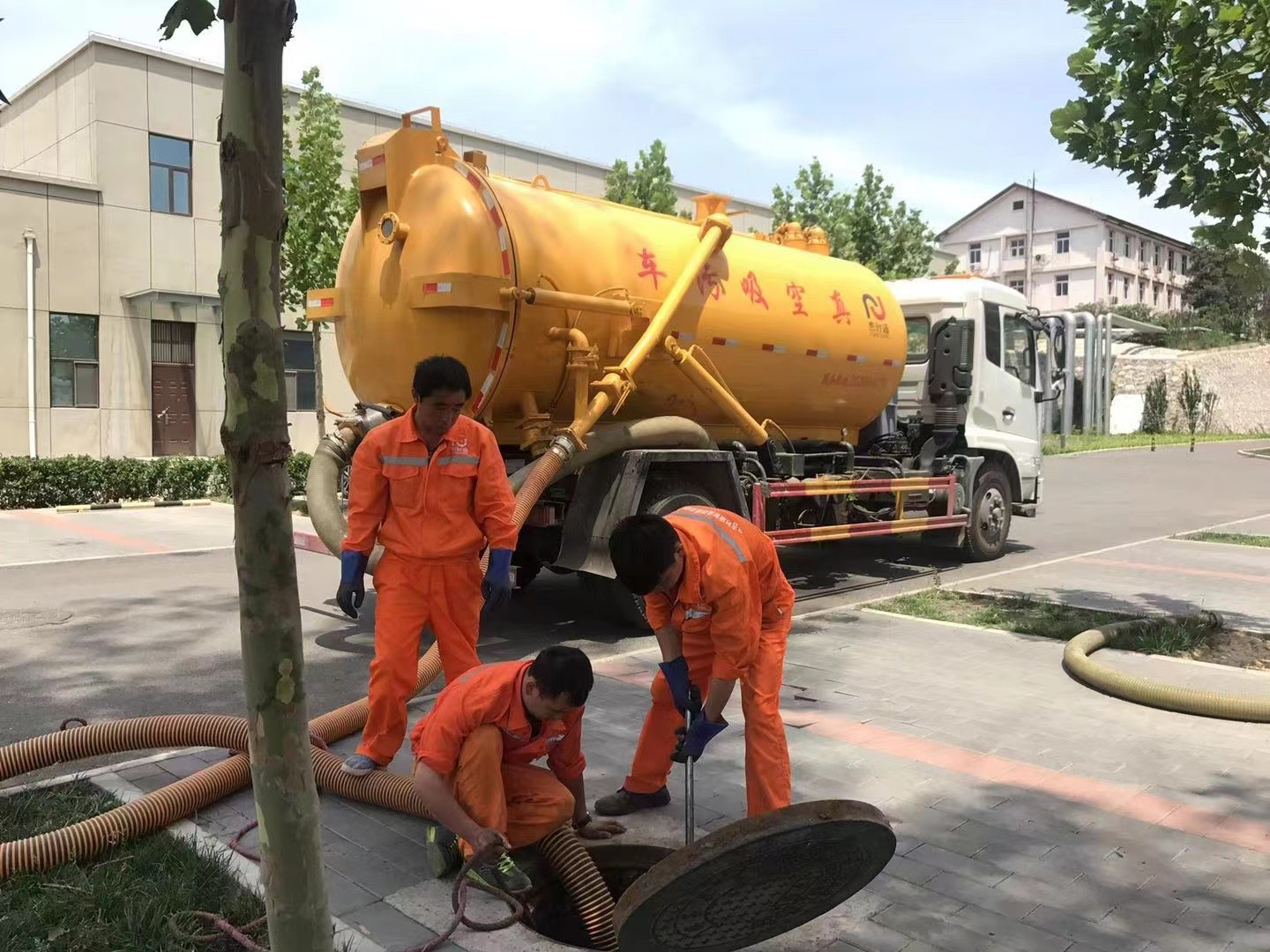 向阳化粪池清理与5-8吨吸粪车施工效率分析